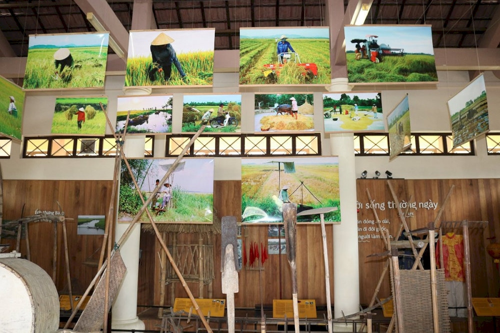 Nhà trưng bày nông cụ